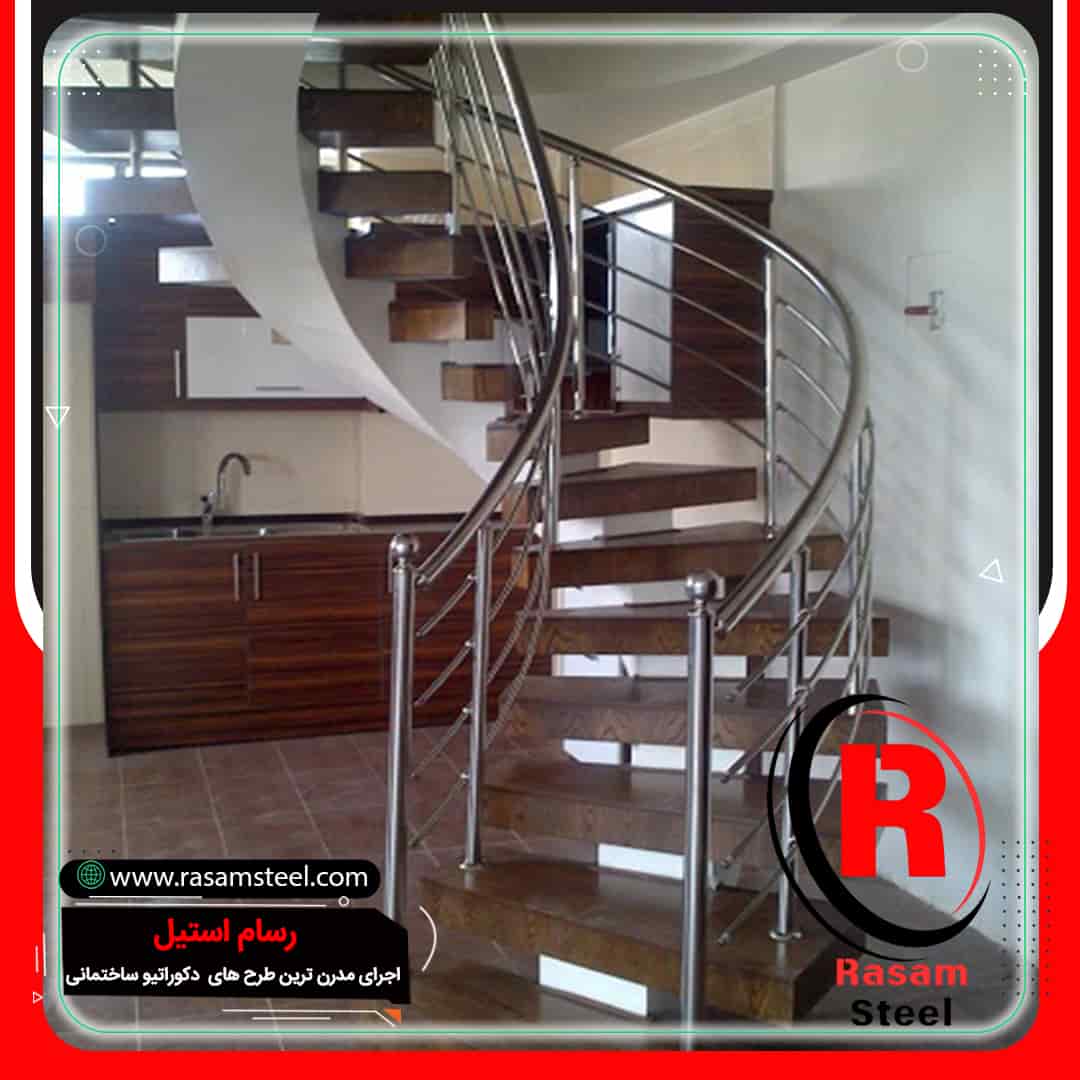 راه پله مارپیچ معلق کنار دیوار
