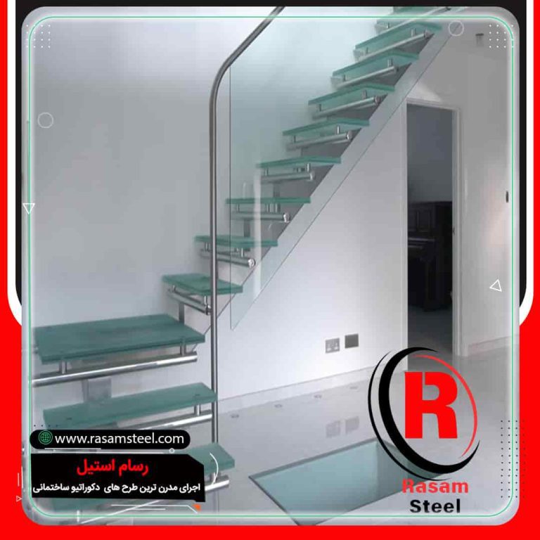 اجرای راه پله شیشه ای معلق کنار دیوار