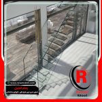 راه پله شیشه ای معلق متصل به کناره های شیشه ای