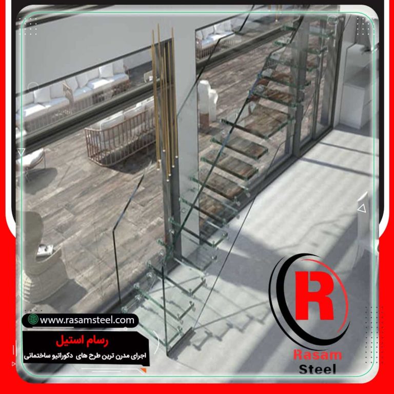 راه پله معلق متصل به دیواره های شیشه ای